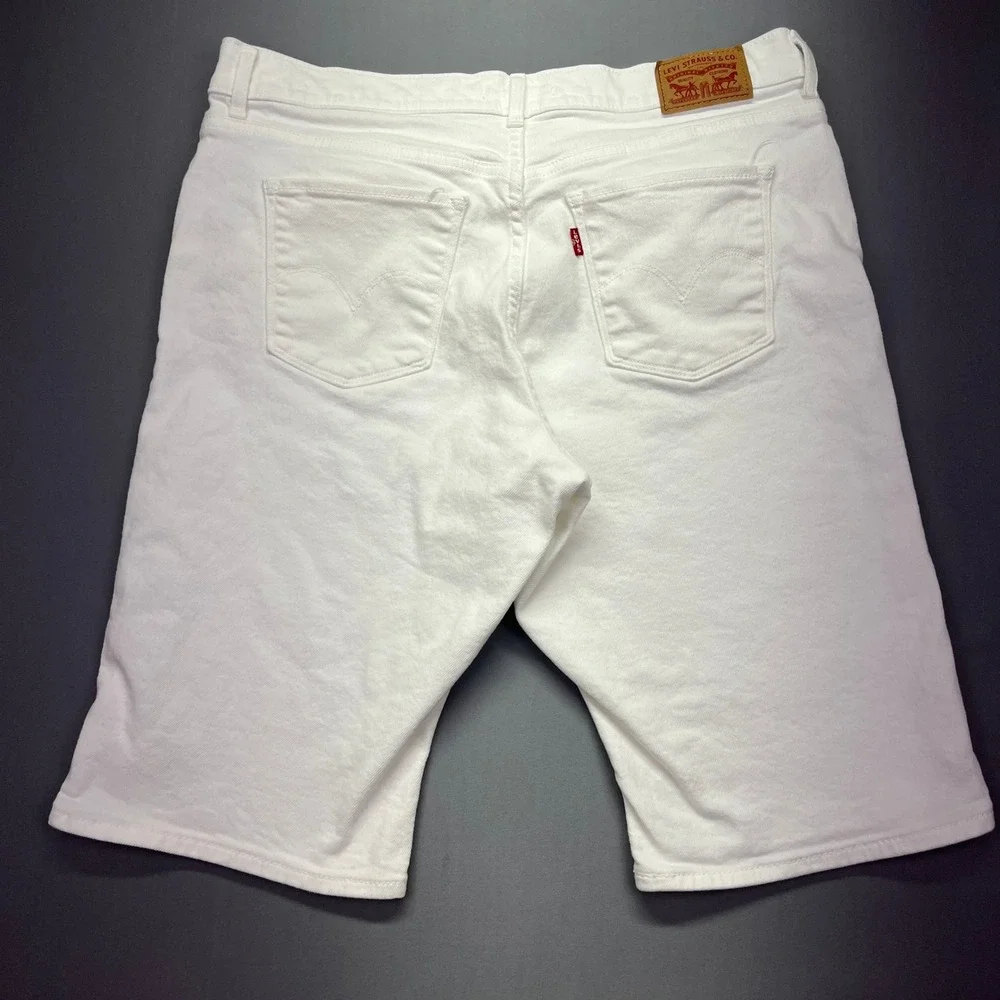Levi's Bermuda Shorts White Denim Casual Everyday Sz 31 Fits 33.5